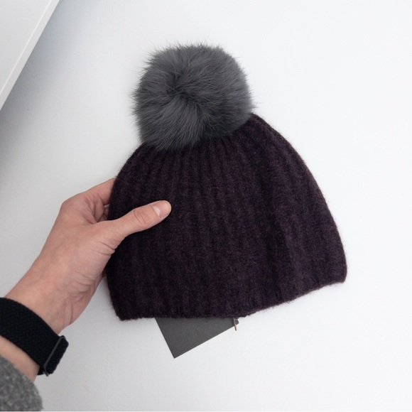 RH . RESTORATION HARDWARE . Ribbed Cashmere Beanie with Fur Pom-Pom - Picture 6 of 7